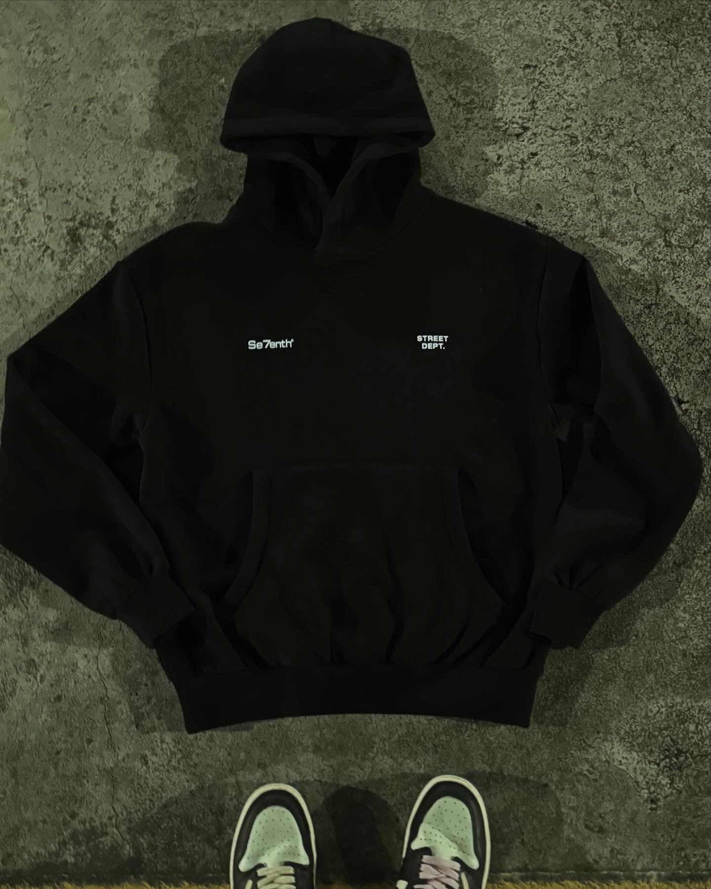 Se7enth® “Elevate” relaxed box hood -black [𝚄𝙽𝙸𝚂𝙴𝚇]