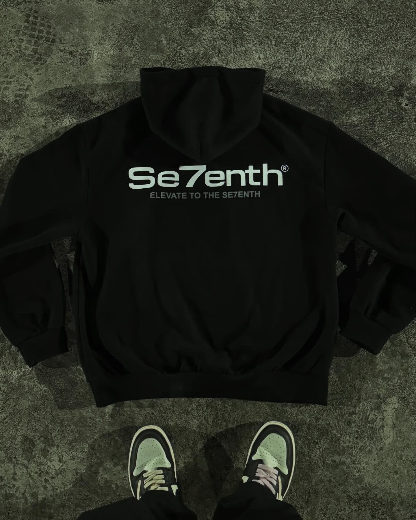 Se7enth® “Elevate” relaxed box hood -black [𝚄𝙽𝙸𝚂𝙴𝚇]
